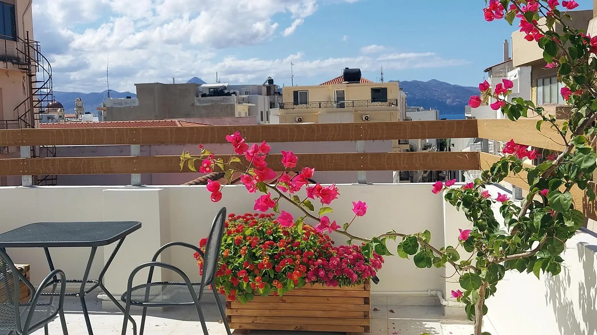 The Little Big Apartment In The Heart Of Heraklion